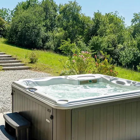 Prázdninový dům Dependance Avec Jacuzzi